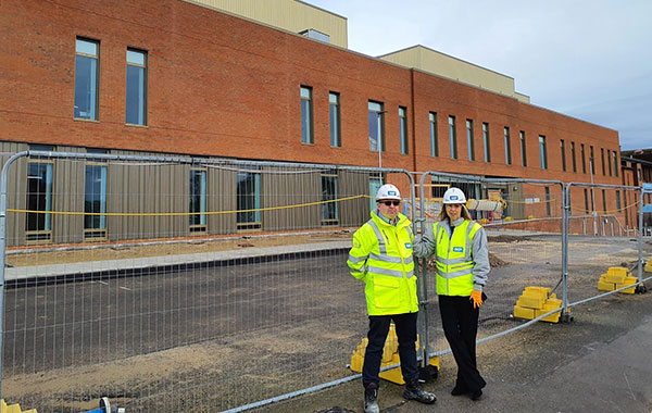 Construction workers ar Scarborough Hospital